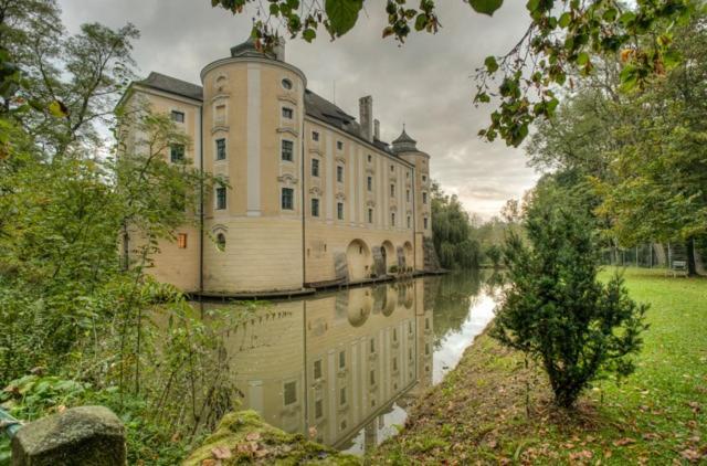 Gastehaus Schloss Bernau Hotel Fischlham Buitenkant foto