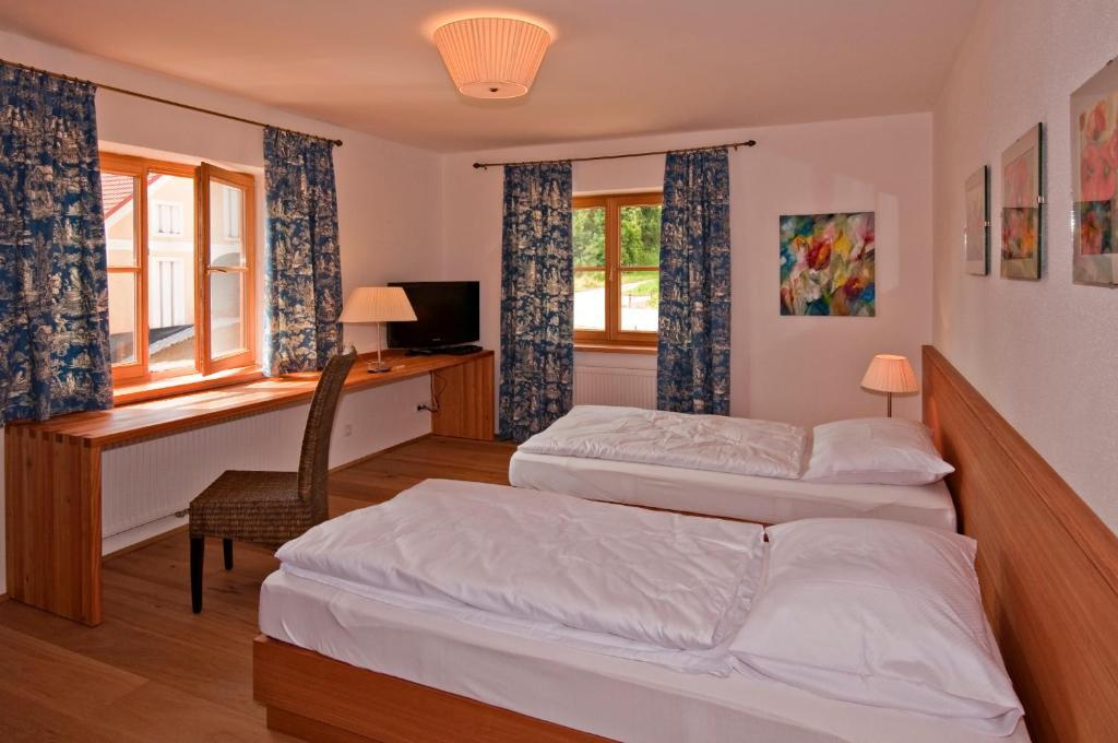 Gastehaus Schloss Bernau Hotel Fischlham Kamer foto