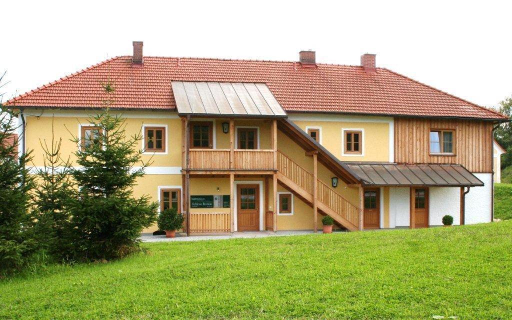 Gastehaus Schloss Bernau Hotel Fischlham Buitenkant foto