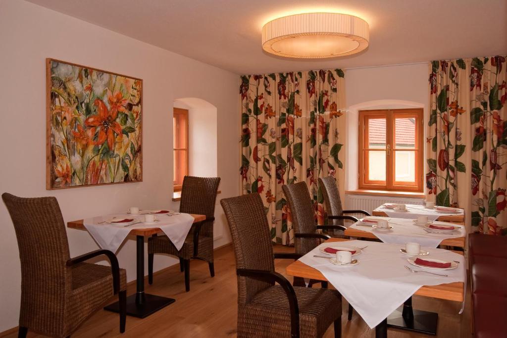 Gastehaus Schloss Bernau Hotel Fischlham Buitenkant foto