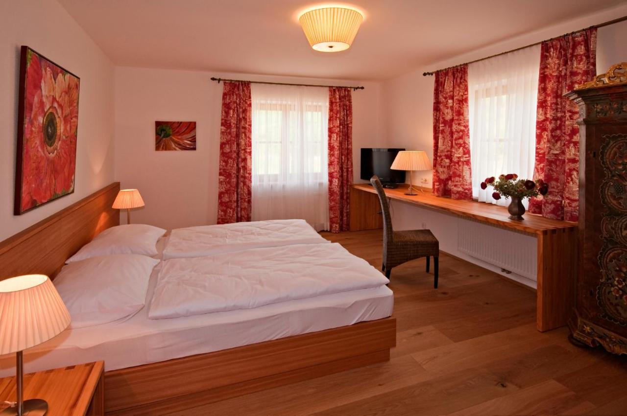 Gastehaus Schloss Bernau Hotel Fischlham Kamer foto